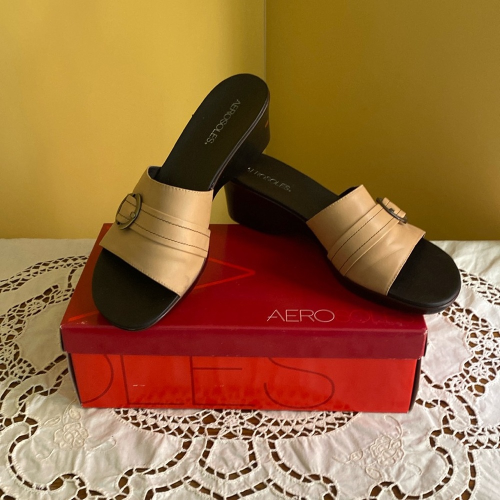 Nearly new Aerosoles Beige Buckle Down Wheat Slides  Women’s 9.5